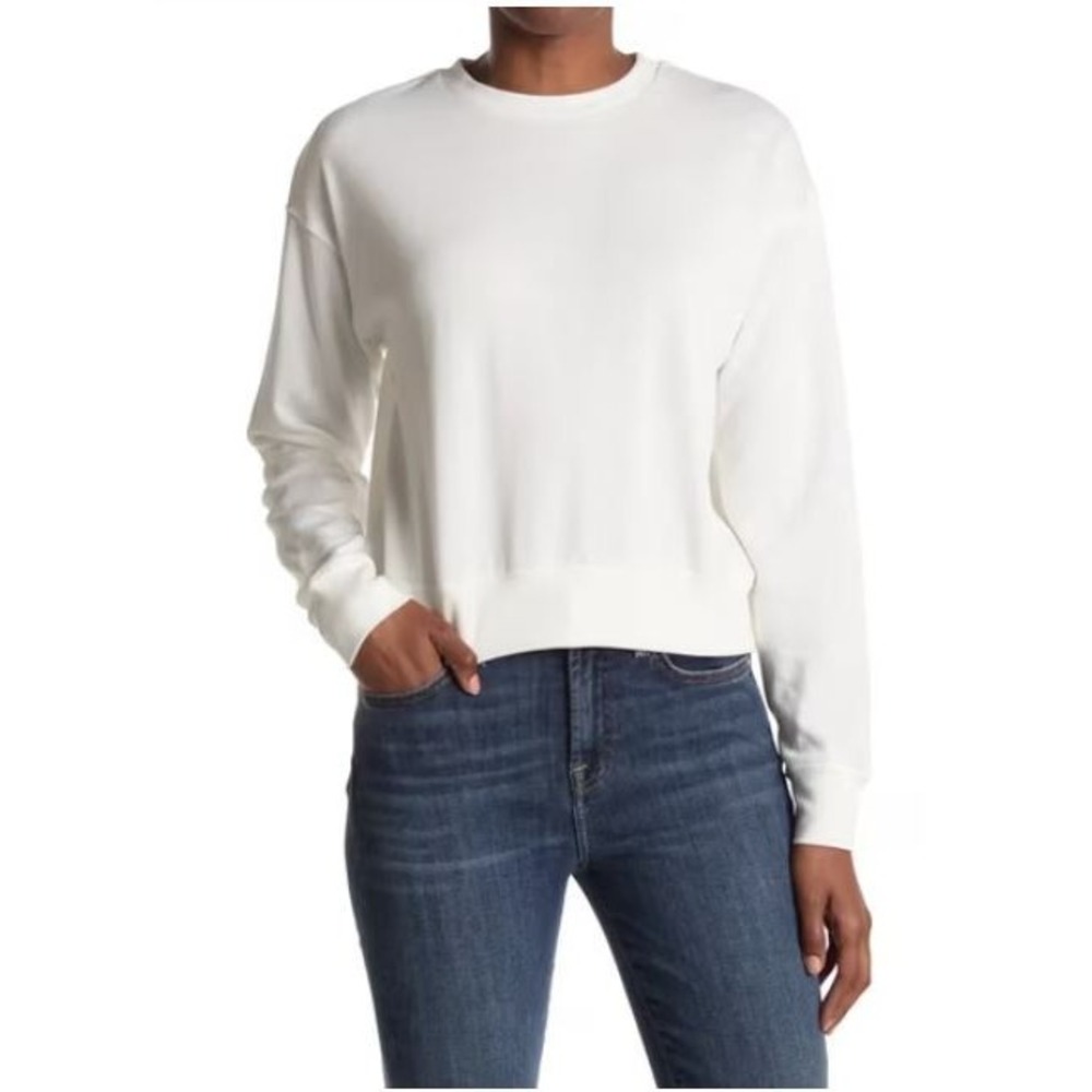 Abound Women's Crew Neck Long Sleeve Fleece Cropped Sweatshirt in White Medium